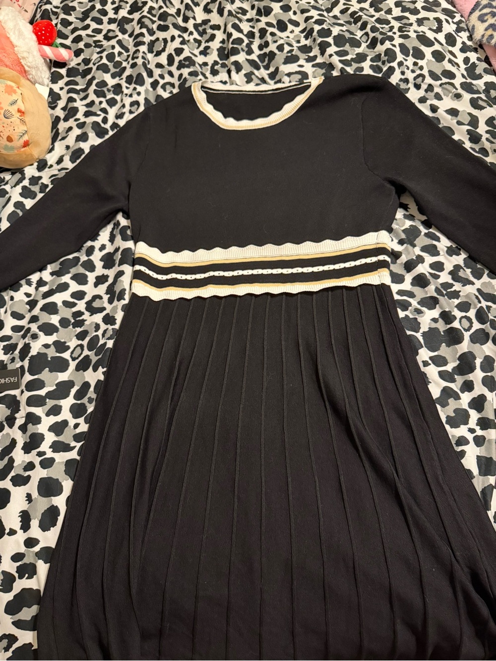 SHEIN Black Pleated Knit Dress with Cream Trim